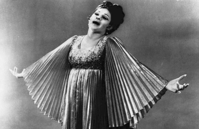 Jim Bailey as Barbra Streisand in 1973