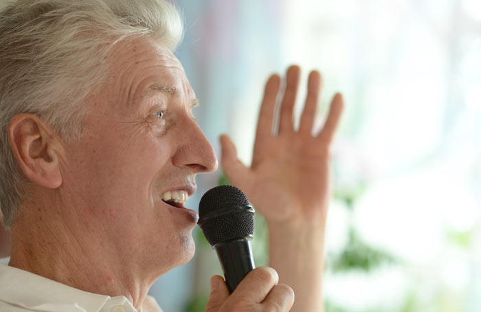 Oldermanatmicrophonegenericsen