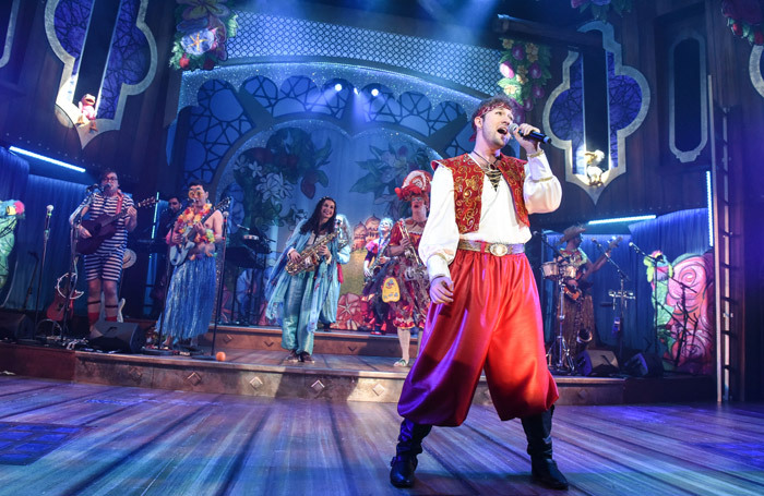 Celebrity Theatre Ruston 60 Photos - Moonagedaydream.film