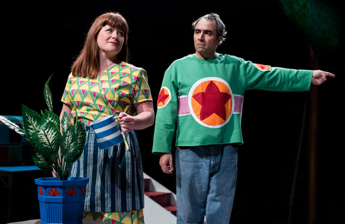 BeaHollandasMumandGuyRhysasBer