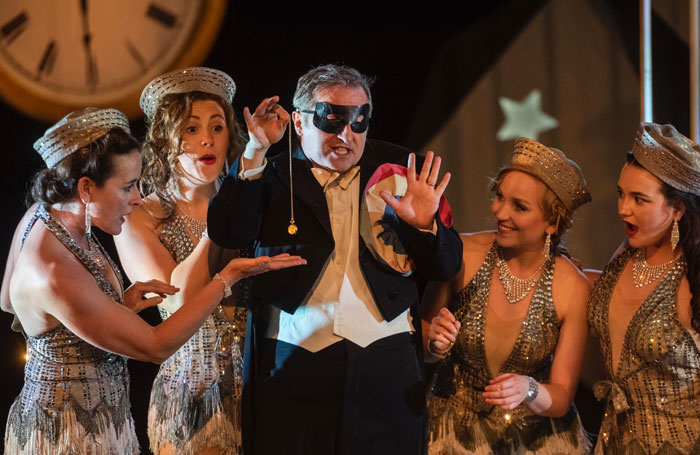 PetervanHullemembersofthechoru