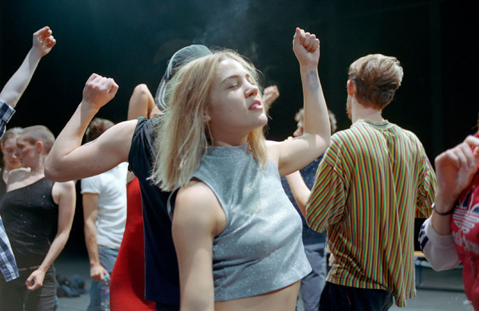 DU19CROWDGiseleVienne1jpg