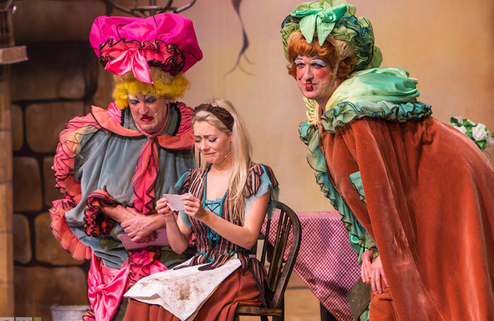 Cinderella review, Hawthorne Theatre, Welwyn Garden City, 2016