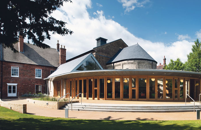 ViewfromthegardenswithMinister