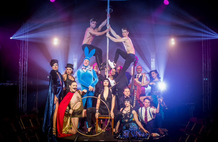 LaCliqueNoelcreditIanGoergeson