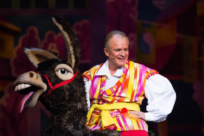 Bobby Davro in Aladdin at New Victoria Theatre, Woking