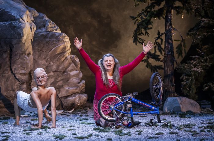 ChildPeepingTomBarbican253jpg