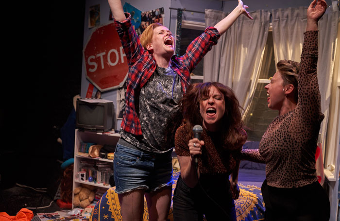 AMApromoimageinKyliePerrysTeen