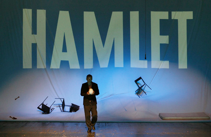 Nebojša Glogovac in Aleksandar Popovski’s production of Hamlet for the Yugoslav Drama Theatre in Belgrade