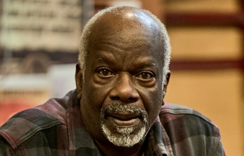 thumbAlone in Berlin rehearsals_Joseph Marcell_photo by Manuel Harlan 068.jpg