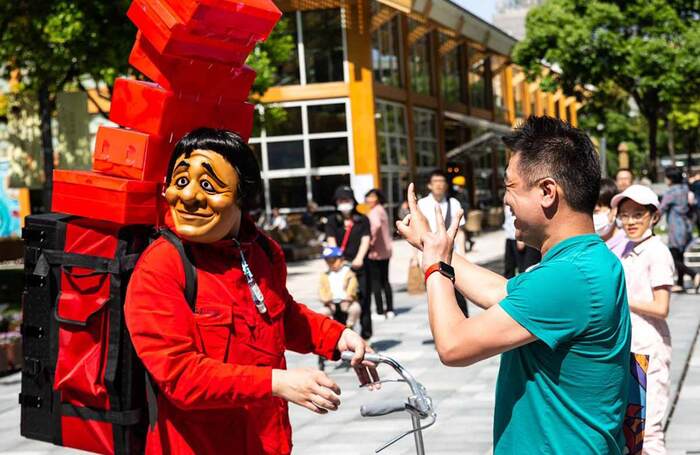 Vamos Theatre&rsquo;s walkabout show in Shanghai. Photo: Modern Drama Valley