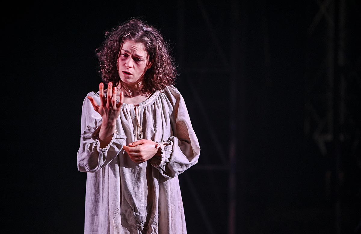 Macbeth review at Leeds Playhouse with Tachia Newall and Jessica Baglow