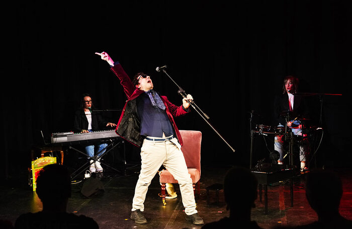 Rosie Dempsey, Nicola Dempsey and George Fouracres in One Man Musical by Flo & Joan at Pleasance Dome, Edinburgh. Photo: Avalon