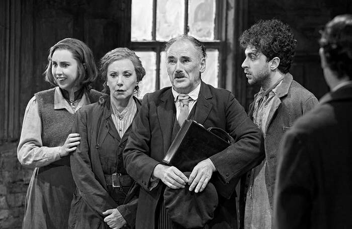 Aisling Kearns, J Smith-Cameron, Mark Rylance and Eimhin Fitzgerald in Juno and the Paycock at the Gielgud Theatre, London. Photo: Manuel Harlan