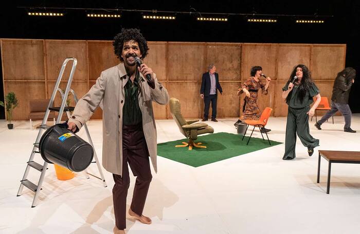 Seke Chimutengwende and other cast members in Signal to Noise at Queen Elizabeth Hall, Southbank Centre, London. Photo: Hugo Glendinning Seke Chimutengwende and other cast members in Signal to Noise at Queen Elizabeth Hall, Southbank Centre, London. Photo: Hugo Glendinning