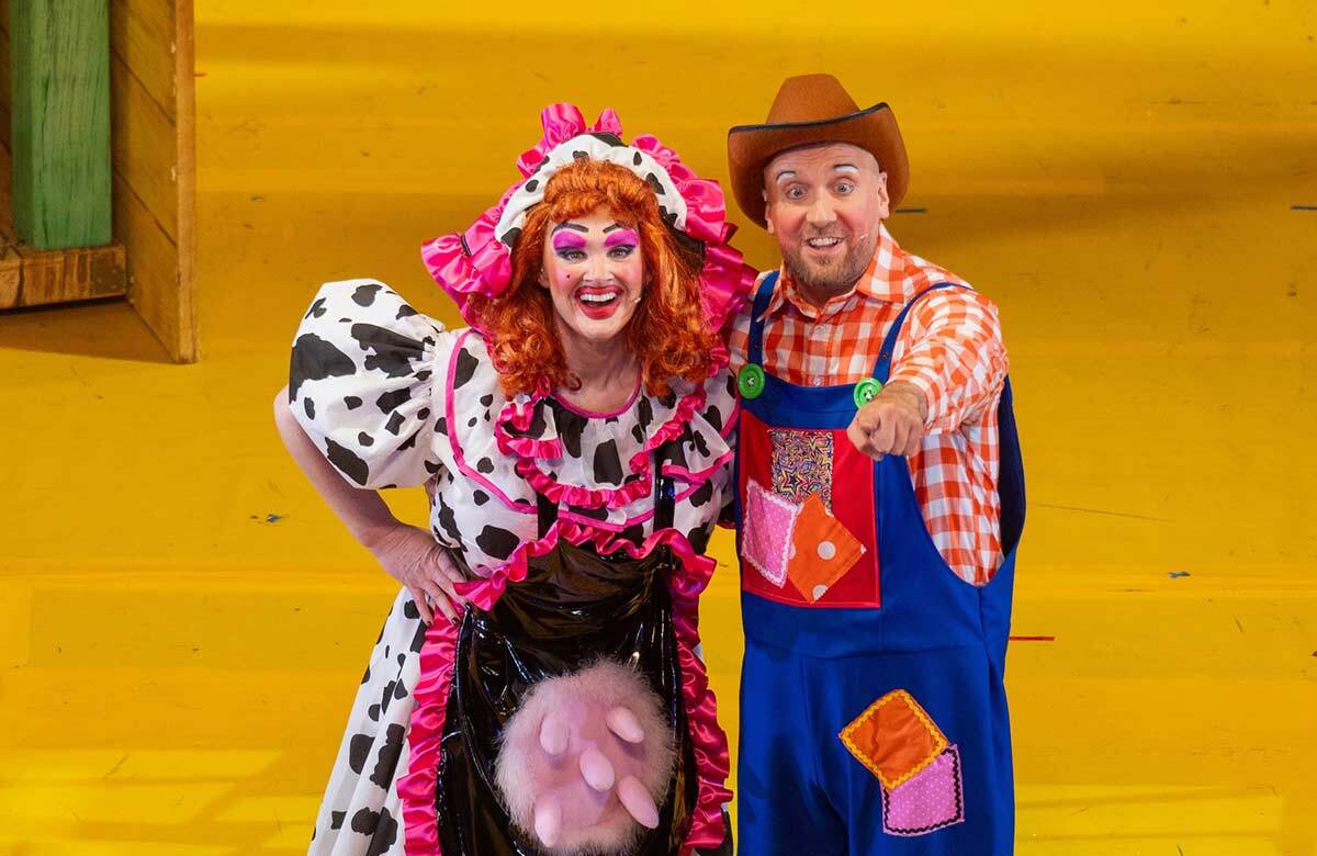 Gayle Telfer Stevens and Ian &lsquo;Sheepie&rsquo; Smith in Jack and the Beanstalk at the Alhambra Theatre, Dunfermline