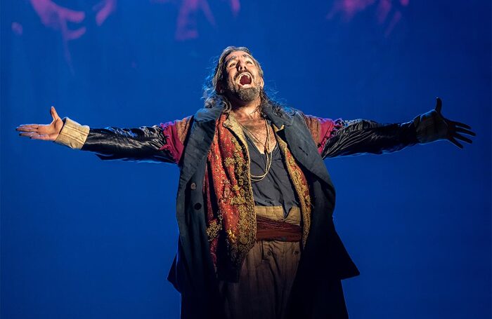 Simon Lipkin in Oliver! at the Gielgud Theatre, London. Photo: Johan Persson