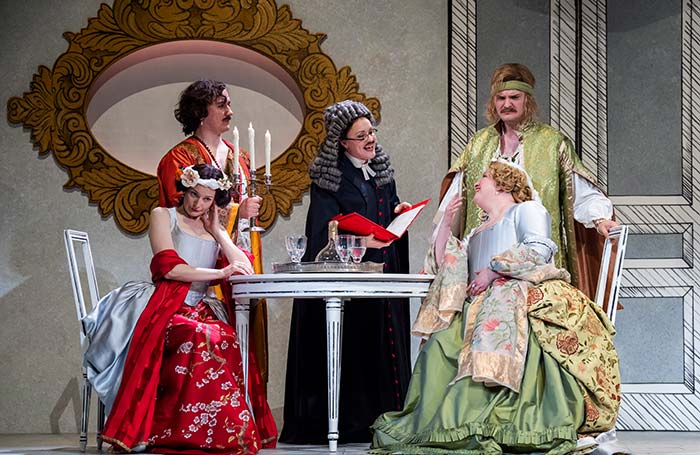 Heather Lowe, Seán Boylan, Claire Lees, Egor Zhuravskii and Ella Taylor as Fiordiligi in Così Fan Tutte at Nevill Holt Theatre. Photo: Tristram Kenton Heather Lowe, Seán Boylan, Claire Lees, Egor Zhuravskii and Ella Taylor as Fiordiligi in Così Fan Tutte at Nevill Holt Theatre. Photo: Tristram Kenton