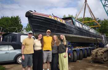 Drought forces Mikron Theatre to crane narrowboat to dry land