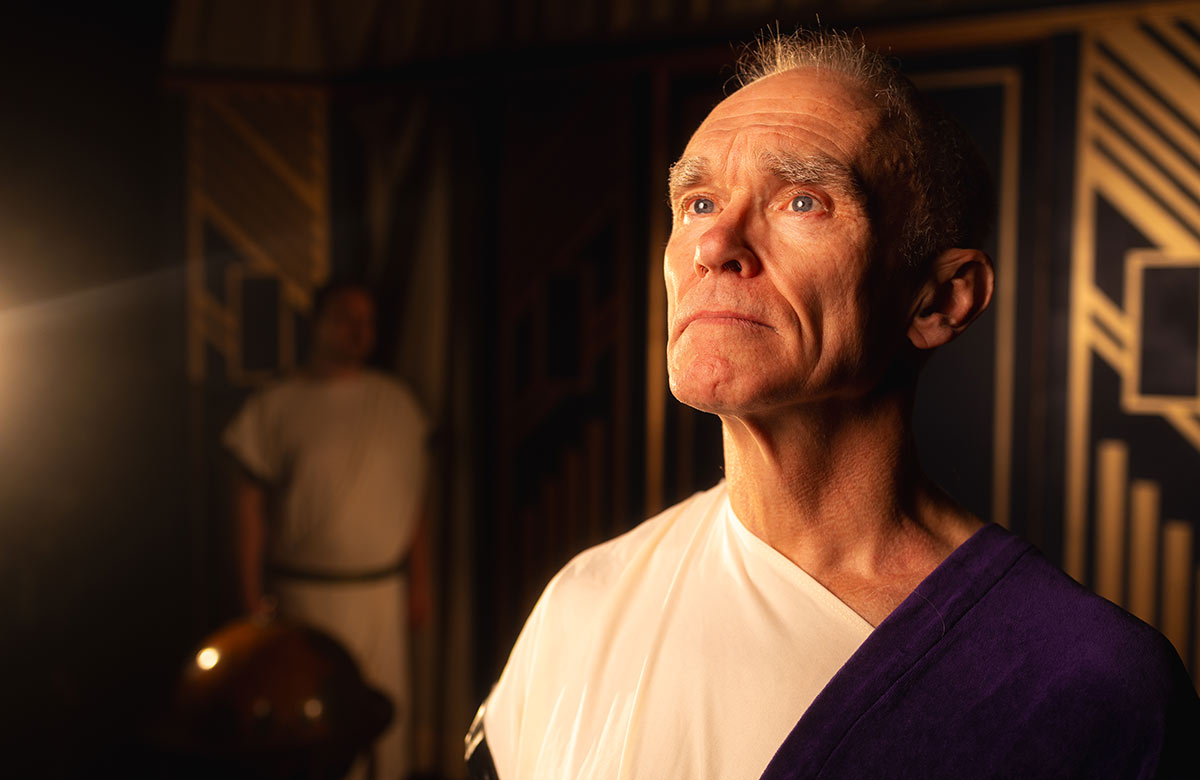 Actor Ian Currie as Julius Caesar