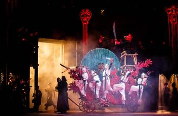 Royal Opera leader steps in mid-show after tenor falls ill