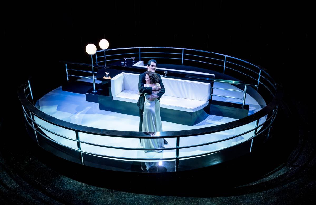 Jill Halfpenny and Steve John Shepherd in Privates Lives at the Royal Exchange Theatre, Manchester. Photo: Johan Persson