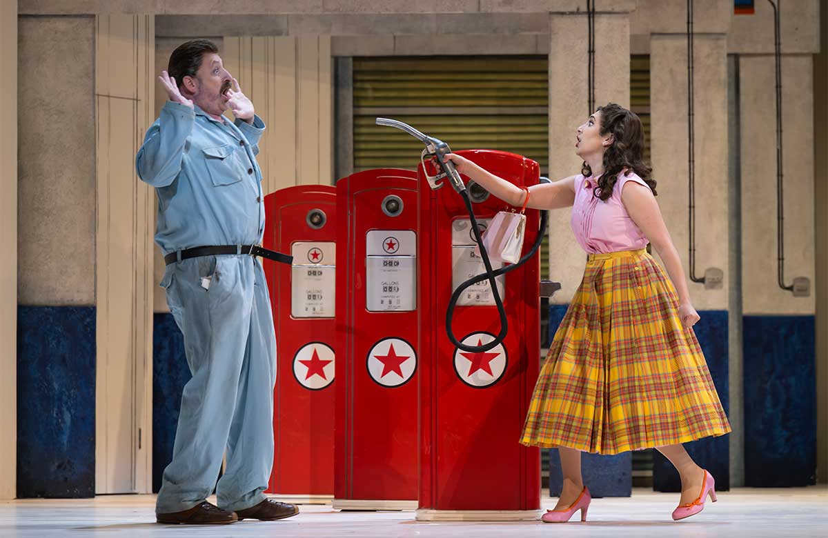 Peter Kálmán and Elena Villalón in Il Turco in Italia at Glyndebourne, Lewse. Photo: Glyndebourne Productions/ASH Peter Kálmán and Elena Villalón in Il Turco in Italia at Glyndebourne, Lewse. Photo: Glyndebourne Productions/ASH