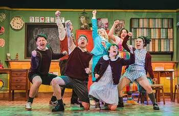 Dosbarth Miss Prydderch a Lleidr y Lleisiau review