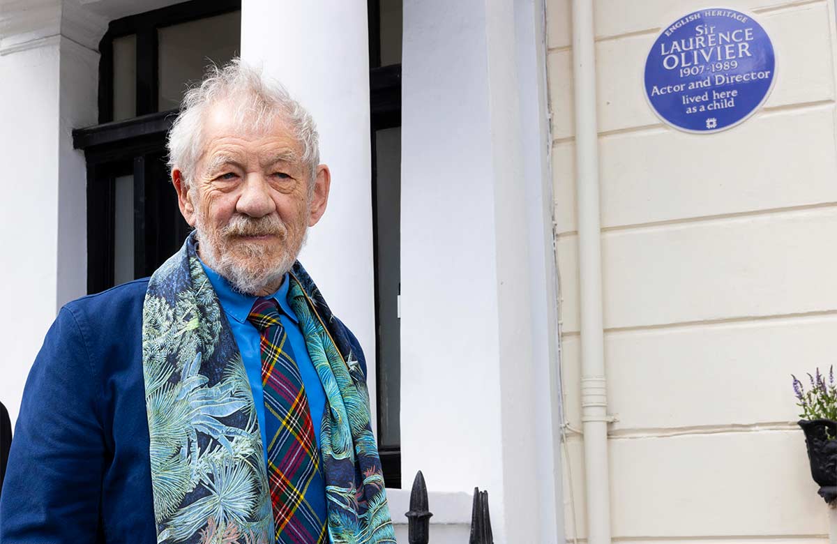 Laurence Olivier celebrated with blue plaque unveiled by Ian McKellen