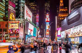Broadway cleaners vote to authorise first union strike in 18 years