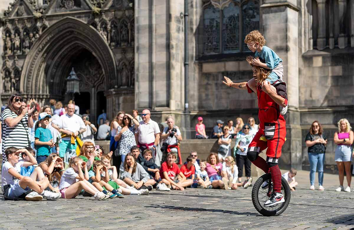 Chirimbolo performing on the Royal Mile during the Edinburgh Festival Fringe. Photo: Roberto Ricciuti