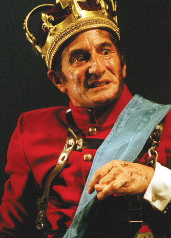 Henry Goodman as Richard III at the Royal Shakespeare Theatre in 2003. Photo: Manuel Harlan